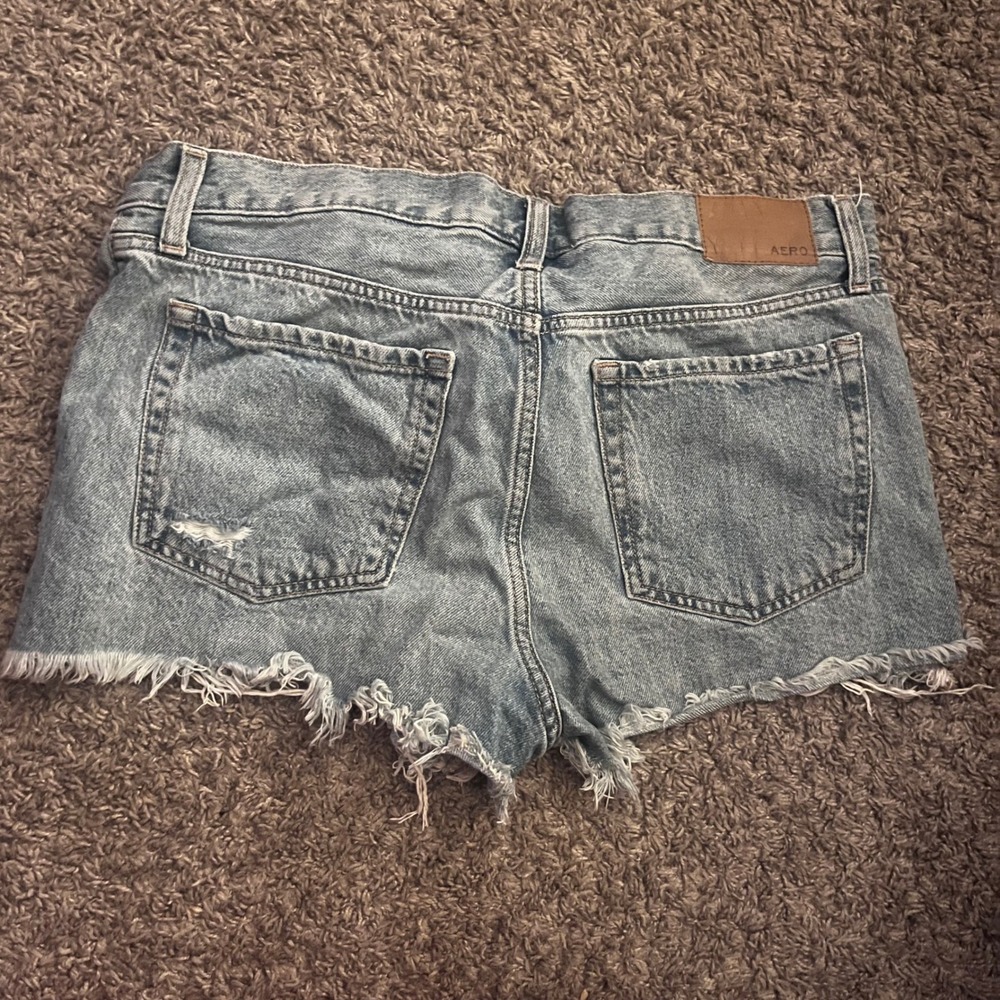 Aeropostale Boyfriend Shorts Womens 8R Light Wash Distressed Denim Cut Offs - Picture 3 of 4